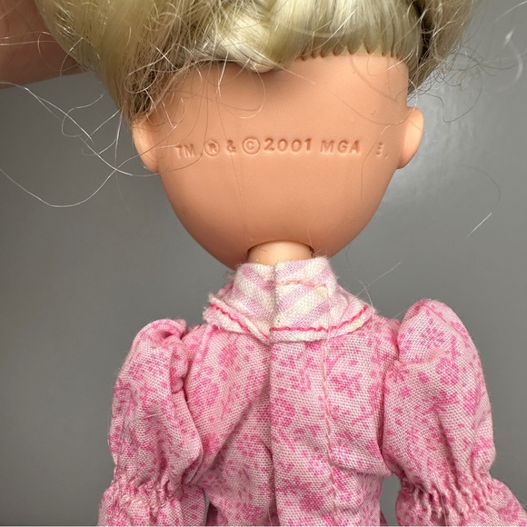 Bratz Cloe Wild Wild West Fashion Doll Toy - Picture 5 of 5